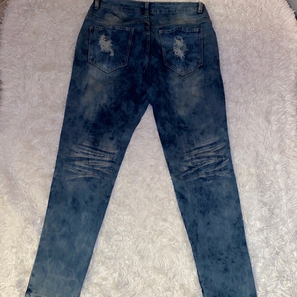 Women’s DAZL  Distressed Jeans - Picture 7 of 11